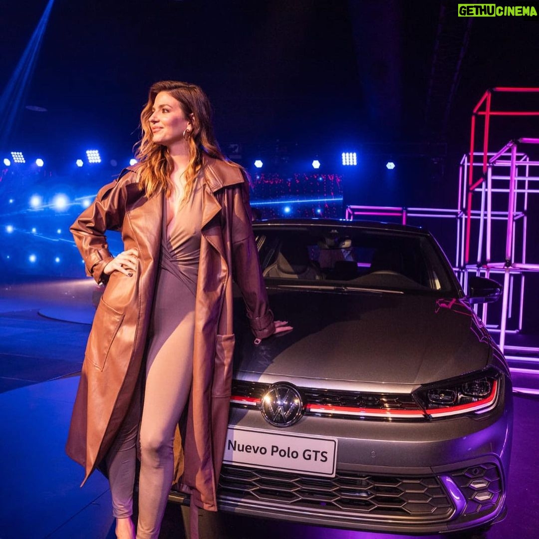 Marcela Kloosterboer Instagram - Anoche VW Argentina presentó el #NuevoPolo y se trata de un diseño que lo tiene todo! Tecnología, diseño y confort! Qué más pedir? Gran noche llena de sorpresas coronando con un mega show de @nicki.nicole #VWArgentina #NuevoPolo @vwargentina —————— Mi look a cargo de @anitakorman & @bymillie.bressi @mija_ba ❤️🔥 Zapatos @mono.fuk Make up @mickynazar @frumboliestudio Pelo @nacholopezfagalde 🔥