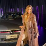 Marcela Kloosterboer Instagram - Anoche VW Argentina presentó el #NuevoPolo y se trata de un diseño que lo tiene todo! Tecnología, diseño y confort! Qué más pedir? Gran noche llena de sorpresas coronando con un mega show de @nicki.nicole #VWArgentina #NuevoPolo @vwargentina —————— Mi look a cargo de @anitakorman & @bymillie.bressi @mija_ba ❤️‍🔥 Zapatos @mono.fuk Make up @mickynazar @frumboliestudio Pelo @nacholopezfagalde 🔥