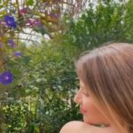 Marcela Kloosterboer Instagram - Natura Essencial Exclusivo es una fragancia de @natura.argentina que habla de mí, con ingredientes inéditos y preciosos de la biodiversidad amazónica. Es un perfume que refleja mi personalidad, y por eso deja huella cada vez que lo uso 🤍 ¿Y si tu perfume hablara de vos? #NaturaEssencial