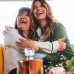 Marcela Kloosterboer Instagram - Lancôme me invitó a homenajear a mi mamá en este día de la madre. Ella siempre estuvo ahí para apoyarme y llenar de colores mi vida, por eso ahora elijo regalar felicidad y devolverle todo su amor 💜 @lancomeofficial