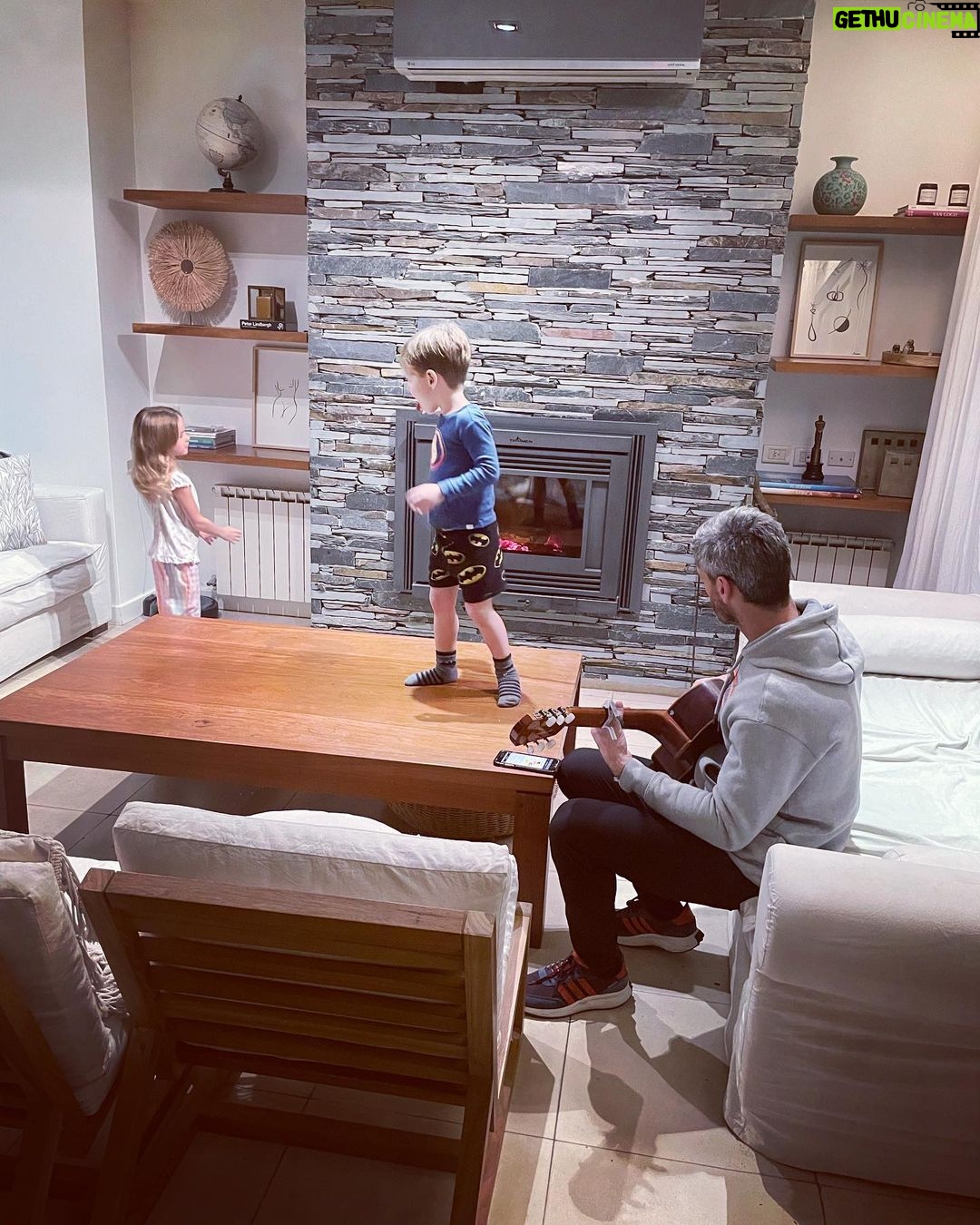 Marcela Kloosterboer Instagram - Feliz dΓa al PapΓ‘ de esta familia β£οΈ Gracias por tanto. Te amamos mucho π₯πͺ΅βοΈππποΈβΊοΈπ«ππ§β½οΈπΌπΊοΈπ£οΈππΌοΈβοΈπποΈ