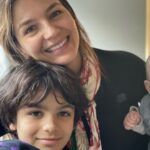 Marcela Kloosterboer Instagram - Linda tarde con mi amiga y mis adorados Muna, Nilo (facha mal) Albich y mi amigo, que me recibió con un hermoso vómito, Bono 🥰 los quiero y más ❣️💖💜🧸 Ph @munapaulscherri