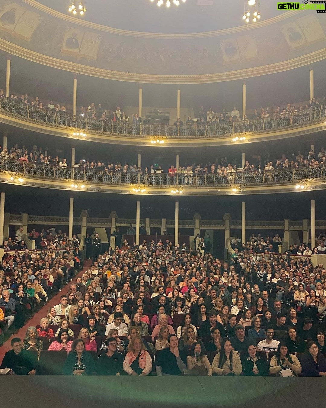 Marcela Kloosterboer Instagram - Unas de ayer en el Mágico Teatro Coliseo Podesta de La Plata ✨ Lo bien que la pasamos! Un Plan Perfecto 😎