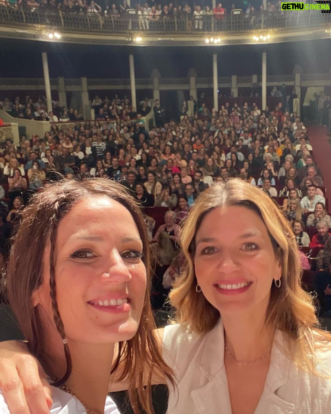 Marcela Kloosterboer Instagram - Unas de ayer en el Mágico Teatro Coliseo Podesta de La Plata ✨ Lo bien que la pasamos! Un Plan Perfecto 😎