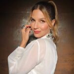 Marcela Kloosterboer Instagram - De anoche con la más linda 🌷 Make up @bettinafrumboli Pelo @nacholopezfagalde St @anitakorman @bymillie.bressi 👗 @fabianzittaofficial 👠 @mono.fuk 👛@flaneurba 💍@tienda925