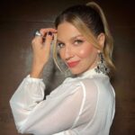 Marcela Kloosterboer Instagram - De anoche con la más linda 🌷 Make up @bettinafrumboli Pelo @nacholopezfagalde St @anitakorman @bymillie.bressi 👗 @fabianzittaofficial 👠 @mono.fuk 👛@flaneurba 💍@tienda925