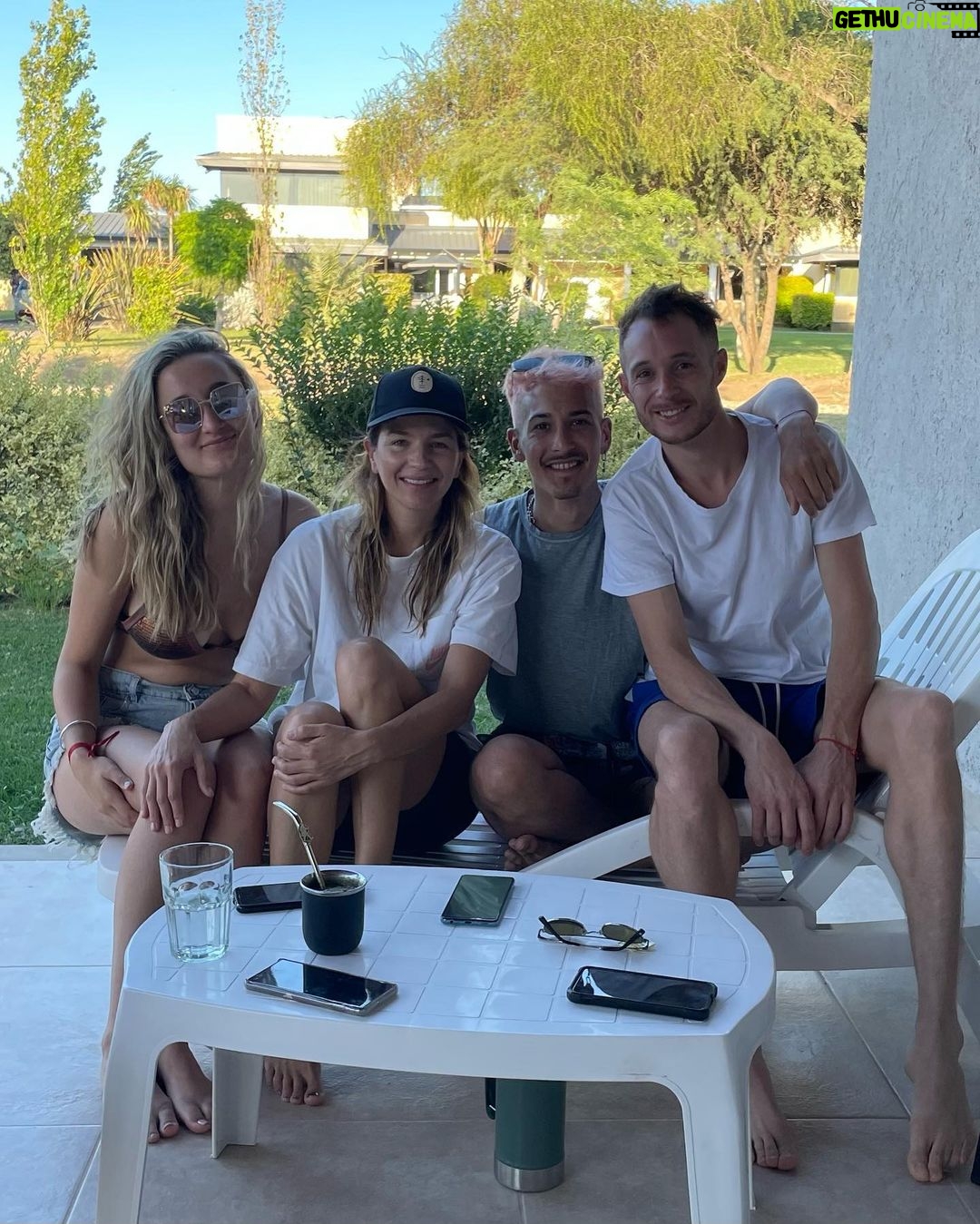Marcela Kloosterboer Instagram - Último día 🤍🖼️ Disfrutándolo con gente tan linda 🙌🏻💝
