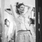 Marcela Kloosterboer Instagram - Las fotos de @edu_toro en la previa a la función 🪆🪅🧸🪬🎭🪢 Se va terminando la temporada, quedan 8 funciones (vengan si todavía no vinieron!!) y me agarra nostalgia por esta experiencia que va llegando a su fin. Gracias @radojkacarlospaz @emilimazeroficial @diegomartinrinaldi @barceloalan @mmakeup.mia @marce_gargano y todo el equipo con el que día a día hicimos esta obra espectacular que tanto nos dió y tanto nos hizo divertir y crecer. Fueron 2 meses y medio viviendo en Cordoba y sin muchas ganas de irme. GRACIAS. Por haberlo hecho, a todos los que me acompañaron y bancaron y a este lugar que conocí y prometo volver siempre. Aguante Radojkaaaa 😄😄😄 Villa Carlos Paz