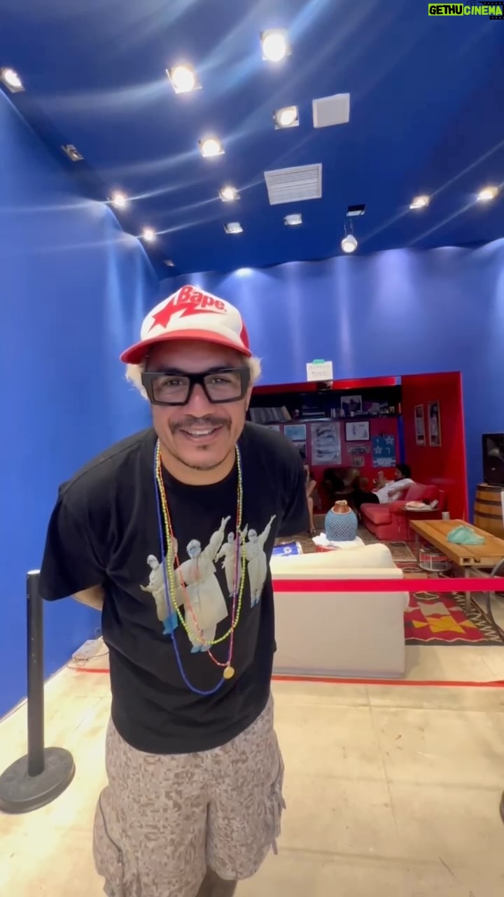 Marcelo D2 - 36.7K Likes - vem cmg que eu vou te mostrar o que tá rolando aqui no Centro de Pesquisa Avançada do Novo Samba Tradicional
Fica até o final pra pegar o meu convite
⚜️ Centro De Pesquisa Avançada do Novo Samba Tradicional onde o Coro Come
• Rua Sete de Setembro, 43 - Centro - RJ
• Ter à Sab - 11h às 19h
• Entrada 0800 sempre, mas sujeita à lotação
#OTempoDeIBORUéAgora