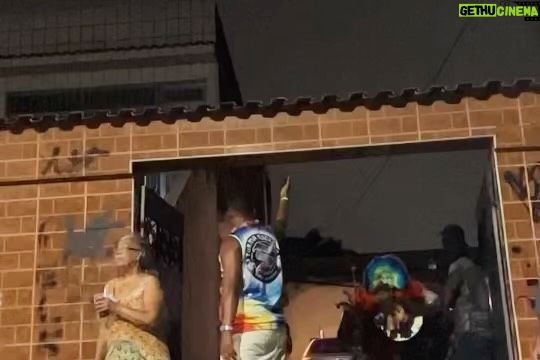 Marcelo D2 - 17.3K Likes - Esse ano acreditei na música com cada poro que eu tenho no meu corpo, com todo o meu ser, dormi e acordei IBORU
Um amigo me perguntou o que é o NOVO SAMBA TRADICIONAL e eu só posso responder de uma maneira: ouça o disco, vá ao show, assista o filme, aparece lá na ocupação por que não tem como eu explicar melhor do que você ouvindo ou vendo com seus próprios olhos.
Além do IBORU esse ano o Amar é para os fortes virou série, Ganhei 2 Grammys com o Planet Hemp e sério faço isso por mais de 30 anos e me dedico tanto que isso literalmente virou uma experiência espiritual. Espero que tenha tocado vcs também por aí, eu tenho certeza que 2023 foi só o começo de uma nova era e o trabalho ainda não acabou
Feliz ano novo pra vcs família!