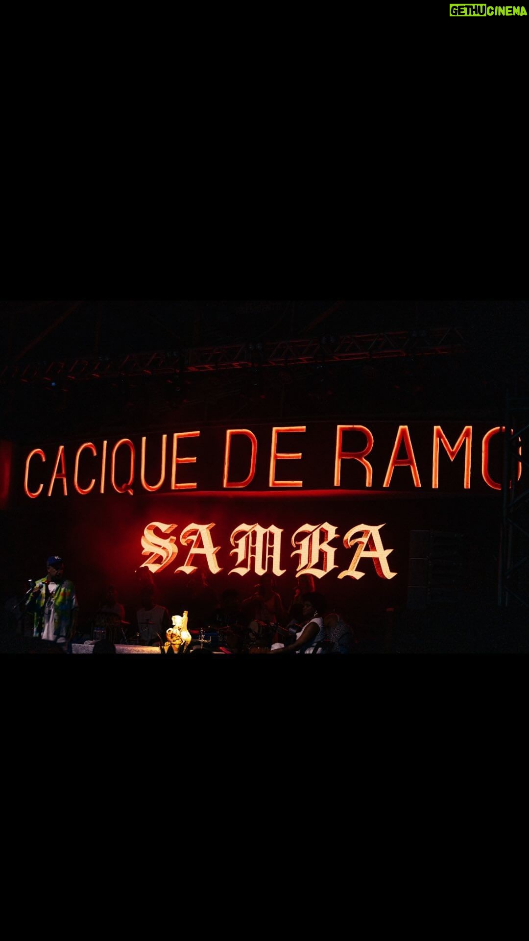 Marcelo D2 Instagram - hj bateu forte por aqui a lembrança do dia que tomamos conta do terreiro sagrado do Samba numa festa linda … “Lucidez” diretamente do Cacique de Ramos com direito a cantar junto com a minha tia Darcy ♥️ Aproveita o Dia do Samba e cola lá no meu canal do Youtube pra curtir o show completo ⚜️ Marcelo D2 e Um Punhado de Bamba Ao Vivo no Cacique de Ramos #DiaDoSamba
