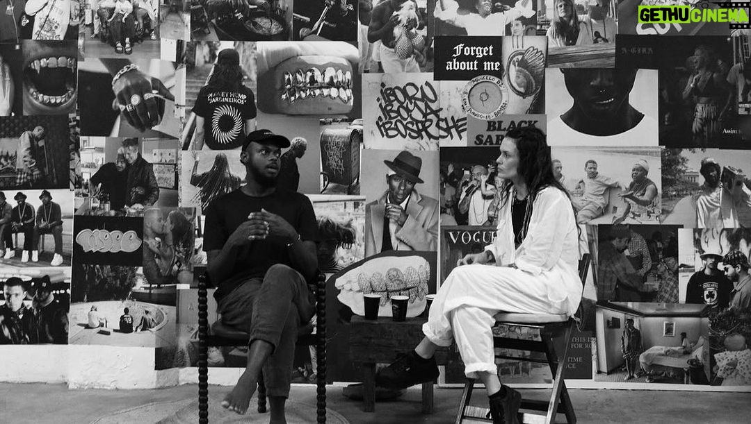 Marcelo D2 Instagram - Como um arco e flecha que puxa lá atrás pra atingir lá na frente , o NOVO SAMBA TRADICIONAL se espalha por aí... os encontros da @luizapmachado com o @daniel.jorge_ e o @ladeirra em Salvador foram conversas incríveis e profundas sobre a arte, seus caminhos e dificuldades poder ver essas pessoas que eu admiro demais falando sobre seus processos, inspirações e compartilhando com a gente de forma tão apaixonada e generosa me enche de emoção e mostra que o propósito da ocupação I B O R U tá sendo cumprido de maneira muito bonita 💙 obrigado geral que chegou junto com a gente !! a ocupação segue aberta levando música, arte, moda e cinema para a comunidade do Carmo até o dia 03 ⚜️ 24.Nov a 03.Dez - 11h às 18h 🔱 ocupação I B O R U • Salvador Rua Siqueira Campos, 24 - Santo Antonio Além do Carmo 🔺 entrada GRATUITA sujeita à lotação 📷 1,4: @vulgotlls | 2,3: tau.andrade #OTempoDeIBORUéAgora #Ocupação #Salvador Salvador, Bahia