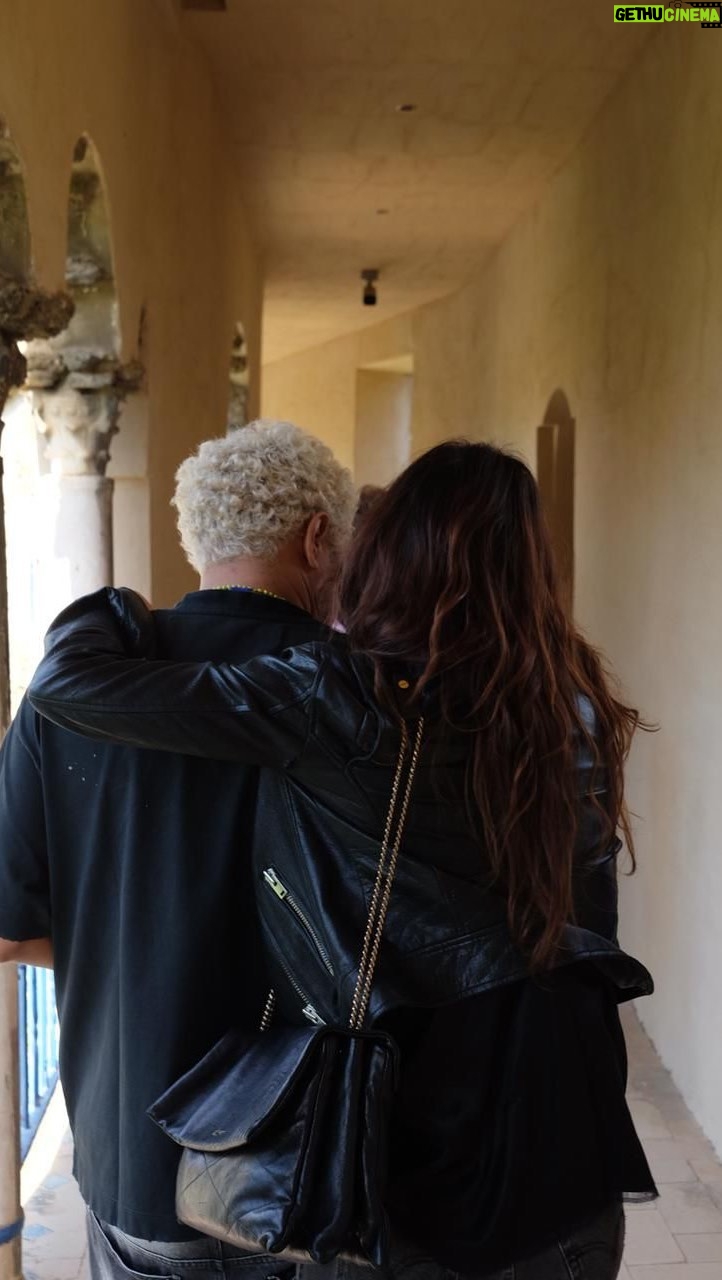 Marcelo D2 Instagram - senhoras e senhores, DOIS Grammys Latinos !! eu to com um sentimento que eu acredito que vem só com a idade : aquela sensação de estar honrando minha passagem aqui nesse plano ♥️ to verdadeiramente feliz 🙏 Nós somos o PLANET HEMP do Rio de Janeiro e agora somos uma banda que ganha prêmios 😏 #PlanetHemp #LatinGRAMMY