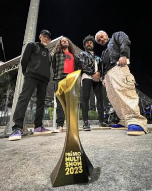 Marcelo D2 Instagram - levamos mais um pra casa 🏆 DISTOPIA é o rock do ano pelo #PrêmioMultishow 

@planethempbanda 🔥🔥🔥