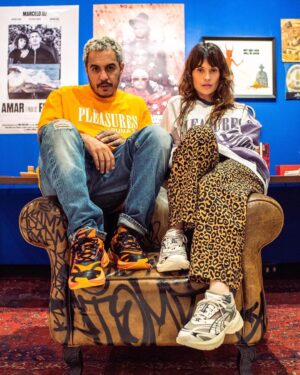 Marcelo D2 Instagram - Quando se mistura inspirações do passado e a atitude no presente a gente faz história 😎 
É a batida com o estilo das ruas em #PUMAxPleasures 

Coleção já disponível em PUMA.com 

📸@kiddotrixx