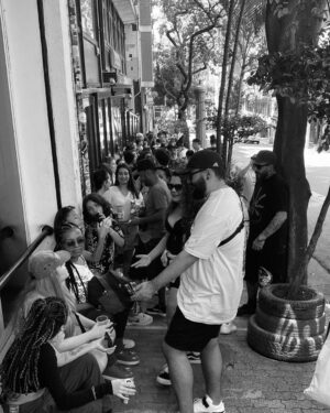 Marcelo D2 Instagram - a ~ ocupação I B O R U ~ tomou São Paulo de assalto nesse final de semana !! 

foi lindo ver a quantidade de gente dos mais diversos lugares da cidade que chegou junto e firmou na palma da mão com a gente nas duas sessões completamente lotadas de I B O R U - a Gira 💙

>> seguimos abertos com a nossa programação cultural e na próxima quarta tem mais roda de samba 

⚜️ ocupação I B O R U - de 21 à 29 de OUT • a partir das 10h00 

📍Galeria Matilha Cultural | Rua Rego Freitas, 542 • República

🔹 Entrada Gratuita por ordem de chegada e sujeita à lotação

#OcupaçãoIBORU #SP #OTempoDeIBORUéAgora