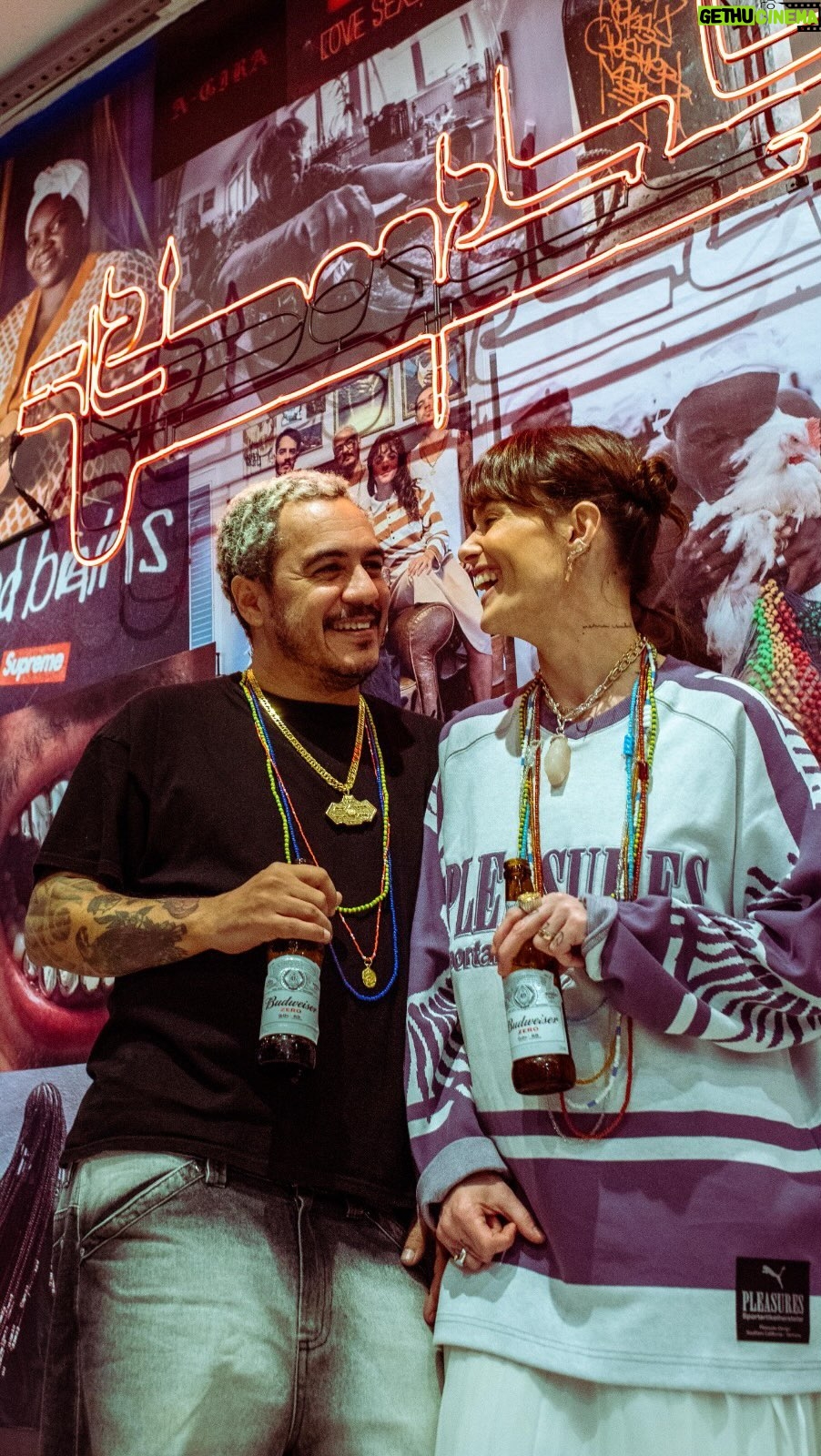 Marcelo D2 Instagram - Um dos principais pilares de IBORU é a colaboração .. colaboração pra criar, pra transformar e também pra apoiar e fazer esse projeto acontecer .. Ocupamos três capitais levando o movimento de IBORU de forma totalmente gratuita graças à parceria com @budweiser_br @jackdanielsbrasil @vivo @pumabrasil , marcas que acreditaram na gente .. é incrível ver gigantes do mercado investindo e fomentando a cultura e a arte ... e só podemos dizer, além de obrigado, é que ainda tem muito mais vindo por aí !! O TEMPO DE IBORU É AGORA Rio de Janeiro, Rio de Janeiro