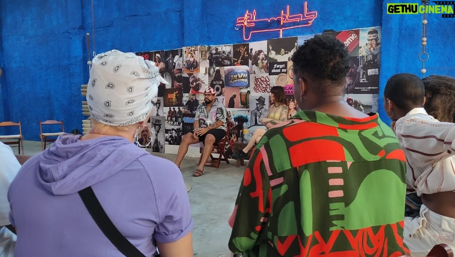 Marcelo D2 Instagram - Como um arco e flecha que puxa lá atrás pra atingir lá na frente , o NOVO SAMBA TRADICIONAL se espalha por aí... os encontros da @luizapmachado com o @daniel.jorge_ e o @ladeirra em Salvador foram conversas incríveis e profundas sobre a arte, seus caminhos e dificuldades poder ver essas pessoas que eu admiro demais falando sobre seus processos, inspirações e compartilhando com a gente de forma tão apaixonada e generosa me enche de emoção e mostra que o propósito da ocupação I B O R U tá sendo cumprido de maneira muito bonita 💙 obrigado geral que chegou junto com a gente !! a ocupação segue aberta levando música, arte, moda e cinema para a comunidade do Carmo até o dia 03 ⚜️ 24.Nov a 03.Dez - 11h às 18h 🔱 ocupação I B O R U • Salvador Rua Siqueira Campos, 24 - Santo Antonio Além do Carmo 🔺 entrada GRATUITA sujeita à lotação 📷 1,4: @vulgotlls | 2,3: tau.andrade #OTempoDeIBORUéAgora #Ocupação #Salvador Salvador, Bahia