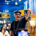 Marcelo D2 Instagram - senhoras e senhores, o Centro de Pesquisa Avançada do Novo Samba Tradicional onde o Coro Come já tá de portas abertas e reza a lenda que às 18h vai rolar um barulhinho por lá .. ⚜️ Rua Sete de Setembro, 43 - Centro - RJ Ter à Sab - 11h às 19h Entrada 0800 sempre, mas sujeita à lotação #OTempoDeIBORUéAgora 📷 @caianomidam Rio de Janeiro, Rio de Janeiro