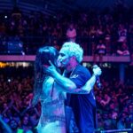 Marcelo D2 Instagram - se existe maneira mais especial de encerrar o carnaval eu, sinceramente, desconheço .. queria conseguir expressar em palavras aqui todo o amor que tá dentro do meu peito .. reunir meus amigos do @caciquederamos , da @turmasucesso e a minha família no palco do @circovoador foi foda pra caralho, perdoem o meu francês Valeu rapaziada da CarnaMango !! Valeu Circo Voador !! Obrigado, Cacique !! Obrigado, Turma Sucesso !! Obrigado, Punhado !! Obrigado, equipe !! Obrigado demais a cada um de vcs que colou e viveu esse noite com a gente !! 📷 @caianomidam