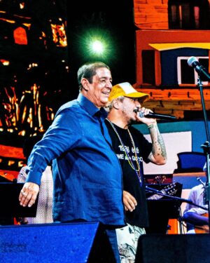Marcelo D2 Instagram - eu ainda to emocionado demais com esse show .. salve Zeca !! salve o verdadeiro arquiteto da musica brasileira !! 

📷 @yancarpenter