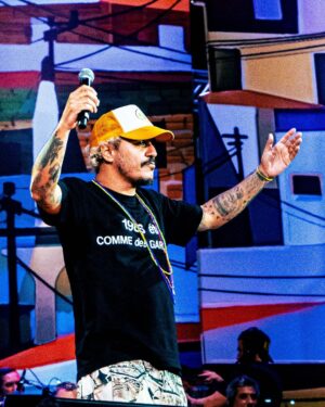 Marcelo D2 Instagram - eu ainda to emocionado demais com esse show .. salve Zeca !! salve o verdadeiro arquiteto da musica brasileira !! 

📷 @yancarpenter