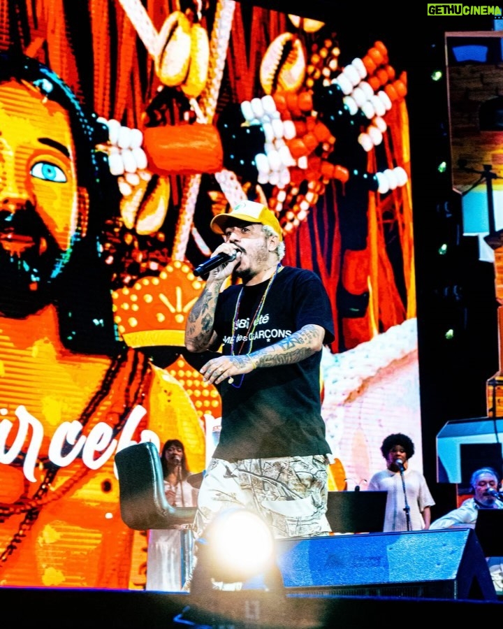 Marcelo D2 - 28K Likes - eu ainda to emocionado demais com esse show .. salve Zeca !! salve o verdadeiro arquiteto da musica brasileira !!
📷 @yancarpenter