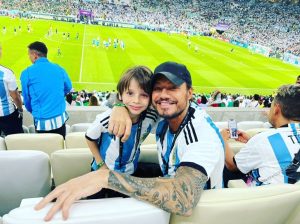 Marcelo Tinelli Instagram - Un regalo del Cielo, un regalo de DIOS. Poder ver este Mundial Qatar 2022 con mi hijo amado Lolito❤️🇦🇷💪🏻⚽️
