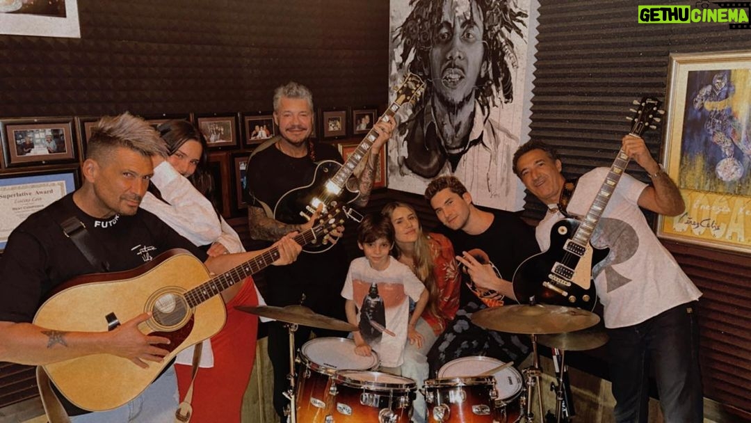 Marcelo Tinelli Instagram - Noche increíble en @cafeprimapasta en Miami, con mi amigo @gerry_cea . Hermoso compartirlo con mi familia, a la que tanto amo. @micatinelli @frantinelli1 @juanittinelli1 @lucianotirri & Lolito. ❤️❤️❤️❤️❤️❤️