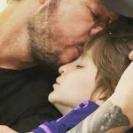 Marcelo Tinelli Instagram - Hoy te toca cumplir 9 años, mi negro hermoso. Viniste a mi vida para hacérmela más hermosa y feliz. Ni te das una idea todo lo que te amo. Y amo esos momentos juntos viendo fútbol, jugando a las figuritas, jugando a la play, pateando al arco, pintando, comiendo juntos, disfrutando esas pequeñas cosas. Ojalá seas muy feliz y disfrutes esta vida, con sus cosas buenas y malas. Sabé siempre encararla con amor, humildad y sacrificio. Te escribo todo esto porque lo vamos a leer juntos y quiero gritarle al mundo todo lo que TE AMO. Gracias por enseñarme tanto todo el tiempo. Por muchos más momentos juntos Lolito de mi alma. Te lo repito otra vez: TE AMOOOOOOOOOO❤️🎂9