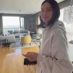 Marcelo Tinelli Instagram - Y si algo me faltaba para completar esta inmensa felicidad que tengo, es que haya vuelto de París, de sorpresa para mi cumple @juanittinelli1 . Con lo que la extrañaba. Casi me muero cuando me despertó esta mañana. Me morí de amor . Ahí estaba Justo @lucianotirri para grabar este momento único. Te amooooooo mi Juani, mi Pebe hermosa. Voy a pasar mi cumple con mis 5 hijos acá. No lo puedo creer❤️❤️❤️❤️❤️