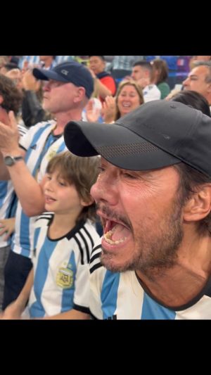 Marcelo Tinelli Instagram - Te amoooooo Argentina. Te amoo @leomessi ❤️🇦🇷💪🏻⚽️ Quédate con quien te mire como Lolo❤️