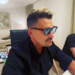 Marcelo Tinelli Instagram - Los 5 compañeros de viaje, acompañando a la Selección Argentina acá en Qatar, y mientras esperamos en casa, un jueves a la noche, muy lejos de nuestro país, la final del domingo, nos divertimos con @lucianotirri cantando en un francés medio extraño. Lolito, @hernandelaurente @lautaromauro ❤️💪🏻⚽️🇦🇷 Doha, State of Qatar