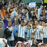 Marcelo Tinelli Instagram - Vamoooooooos ARGENTINA!!! Vamoooooooos @leomessi y equipo. La banda alentando a full en la tribuna . Gracias @g4ortizfotografia . Seguimos disfrutando este sueño con Lolito, el Tirri y amigos❤️💪🏻⚽️🇦🇷