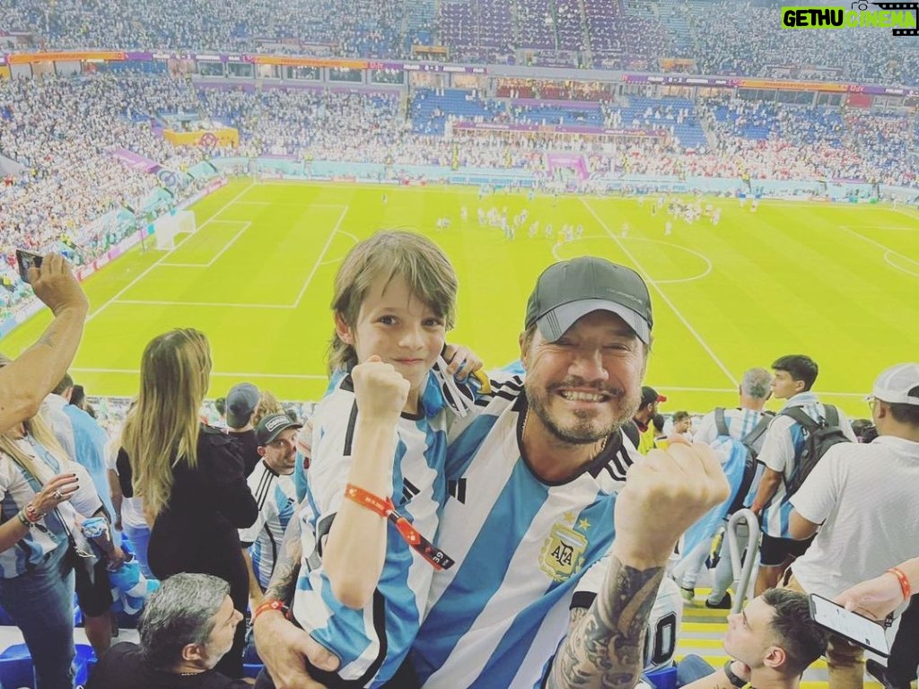 Marcelo Tinelli Instagram - Vamooooooos ARGENTINA carajo!! Lolo te amo con toda mi alma, compañero de viaje, disfrutador eterno. Soy tan feliz de tener un hijo como vos, gozador siempre❤️💪🏻⚽️⚽️🇦🇷