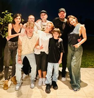 Marcelo Tinelli Instagram - Asadazo y fernetazo en casa con amigos y familia. Los adoro @tuli_acosta @litkillah @luckra @nico_esmede y @floramassud ❤️❤️❤️❤️❤️. Los amo @milett y Lolito ❤️‍🔥❤️‍🔥. Noche maravillosa.