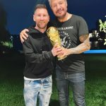Marcelo Tinelli Instagram - Gracias querido amigo @leomessi por esta noche maravillosa en casa con nuestras familias. Sos un ser humano excepcional. Te amo . Campeones del Mundo por siempre❤️🏆⚽️🇦🇷.