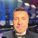 Marcelo Tinelli Instagram - Final de un largo día de grabación. SÚPER FELIZ. Gracias a todo mi equipo de @lafliaok y a toda la gente de @eltrecetv por el laburo, el apoyo y la buena onda. Se viene un programón. Se viene CANTA CONMIGO AHORA, desde el próximo Lunes 25 a las 22.30. Muy lindo volver a vernos❤️📺