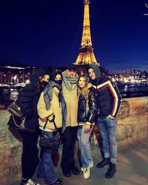 Marcelo Tinelli Instagram - JUNTOS EN PARIS🇫🇷. @micatinelli @candelariatinelli @frantinelli1 @juanittinelli1 ❤️❤️❤️❤️