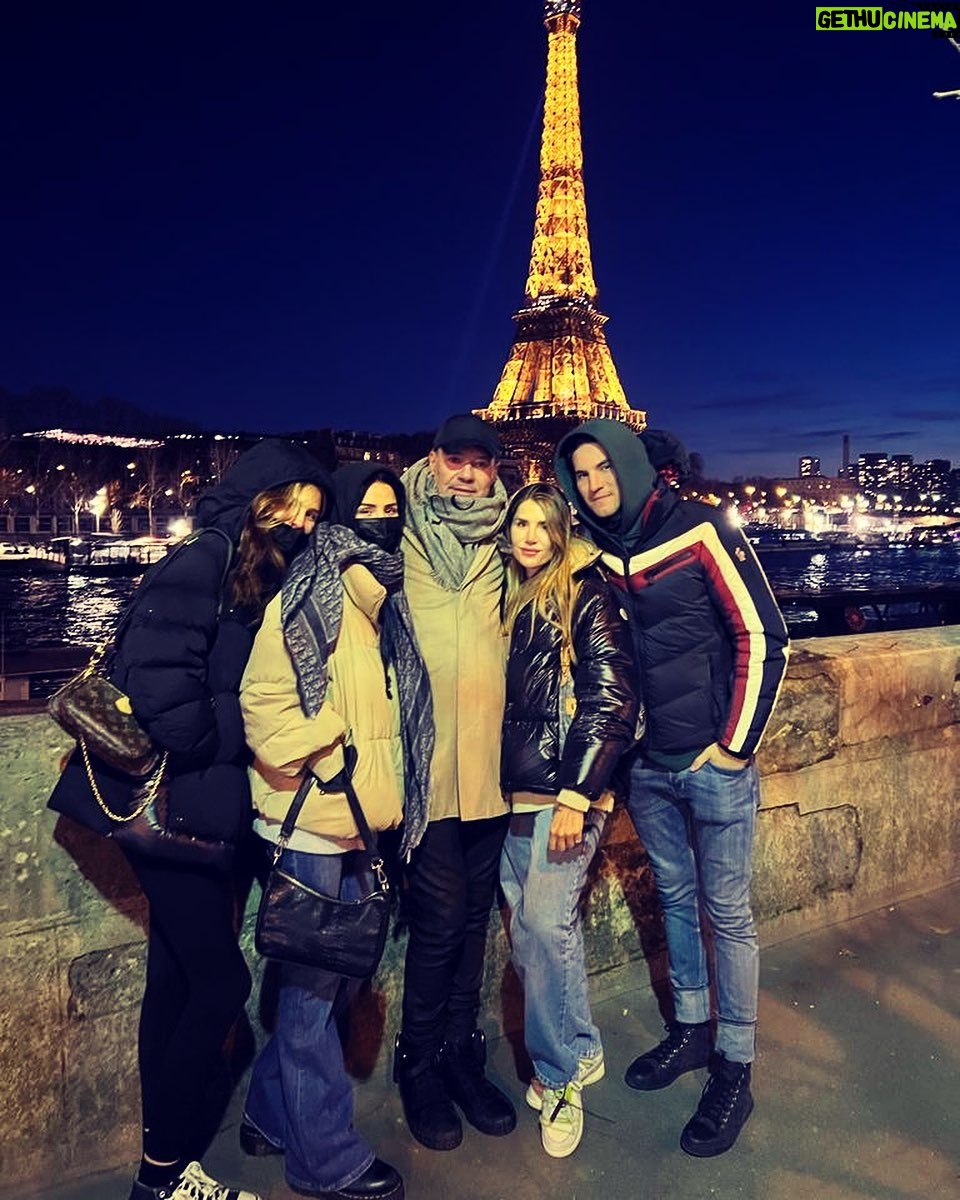 Marcelo Tinelli - 100.9K Likes - JUNTOS EN PARIS🇫🇷. @micatinelli @candelariatinelli @frantinelli1 @juanittinelli1 ❤️❤️❤️❤️