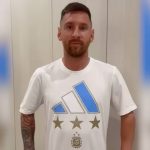 Marcelo Tinelli Instagram - Te amo querido amigo @leomessi . Hoy me volviste a sorprender con tu humildad y tu generosidad. Que hermoso fue sorprenderme y encontrarme con tu saludo, tu sonrisa y tu mirada tan afectuosa. Sos el más grande en todo. Te admiro y te admiramos. Amo a toda tu familia. Gracias por tanto. Los argentinos te vamos a estar agradecidos eternamente. Sos el 10. SOS EL 1 DEL MUNDO Y POR AFANO. Salud CAMPEÓN MUNDIAL. Y por un 2024 lleno de felicidad para vos y los tuyos. Mi amor por siempre ❤️🇦🇷🏆⚽️