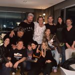 Marcelo Tinelli Instagram - Una noche maravillosa con mis 5 hijos, primo hermano, yerno y amigos. Los amo tanto @micatinelli @candelariatinelli @frantinelli1 @juanittinelli1 Lolito @lucianotirri @cotioficial @hernandelaurente @anto_macchii @lautaromauro @agucasanova . Esos momentos que le agradezco por siempre a la vida. Me hacen muy feliz ❤️❤️❤️❤️❤️❤️❤️❤️❤️❤️❤️