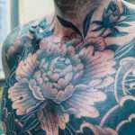 Marcelo Tinelli Instagram - Un nuevo tatuaje en mi pecho significa en mí, muchas cosas. Es un cambio, es un renacer, es un aprendizaje. Es sentir tu cuerpo como un lienzo, donde allí se puede apreciar mi deseo, plasmado por las manos de una gran artista del tatoo. Gracias @salomesajnin , crack absoluta. Gracias @hernancoretta ❤️❤️