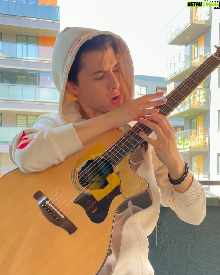 Marcin Patrzalek Instagram - vibing next to a construction site 🌊🌙 tabs & tutorial on patreon soon ⚡️