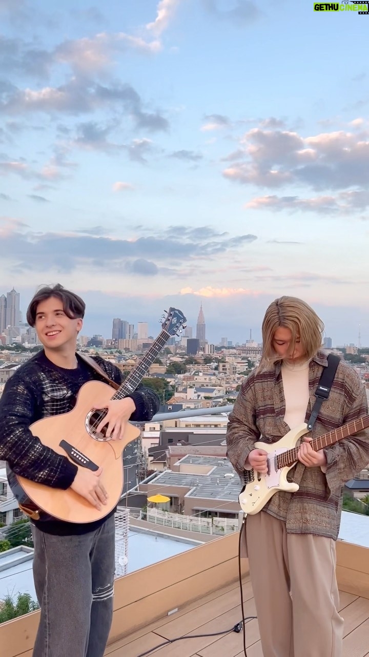 Marcin Patrzalek Instagram - Electric VS Acoustic in Tokyo 🇯🇵 #guitar