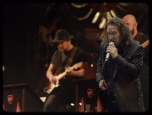 Marco Antonio Solís Instagram - Gracias El Salvador por una noche inolvidable de #ElBukiWorldTour . Nos volveremos a ver pronto por este hermoso país centroamericano para seguir cantándole felizmente al amor y la nostalgia.
