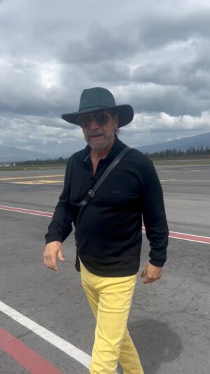 Marco Antonio Solís Instagram - Quito ya llegué !!
Nos vemos esta noche ✌🏼🫶🏻