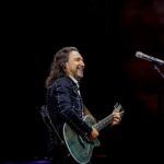 Marco Antonio Solís Instagram - Que hermosa primera experiencia en #Nashville. Pese a ya contar con unos añitos, pocos 🤣🤣 dando conciertos en la Unión Americana, nunca me había tocado venir a Tennessee. Quedé maravillado con su gente, con la música que invade sus calles y corazones y con el magnífico recibimiento que dieron a éste servidor. ¡Gracias hermanitos por una noche más! #ElBukiWorldTour2023 Bridgestone Arena