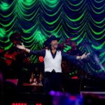 Marco Antonio Solís Instagram – Poder cantar en la noche más mexicana de todas en un escenario con más de 14,000 asistentes que hicieron un histórico #SoldOut en #LasVegas es algo realmente indescriptible. Que GRAN noche en la @tmobilearena con todo mundo diciendo ¡VIVA MÉXICO! 🇲🇽🙌🏽🎇🙌🏽🇲🇽 Las Vegas, Nevada