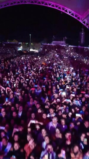 Marco Antonio Solís Instagram - Que bonito!!! Gracias León Gto! Una noche inolvidable el primer concierto de la gira #Eternamente Agradecido.
Gracias por recibirme con ese cariño tan auténtico y por cantar conmigo de principio a fin!  Dios bendiga a Guanajuato! #primerSOLDOUTdelaño #soldout#agradecido #agradecidoconustedes #agradecidotour2024
